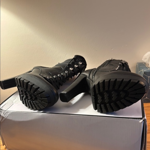 Women's Black Lace-Up Heeled Boots size 7 - Picture 4 of 5